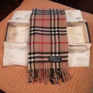 burberrys vintage 100% lambswool scarf NEW in original gift box!!!